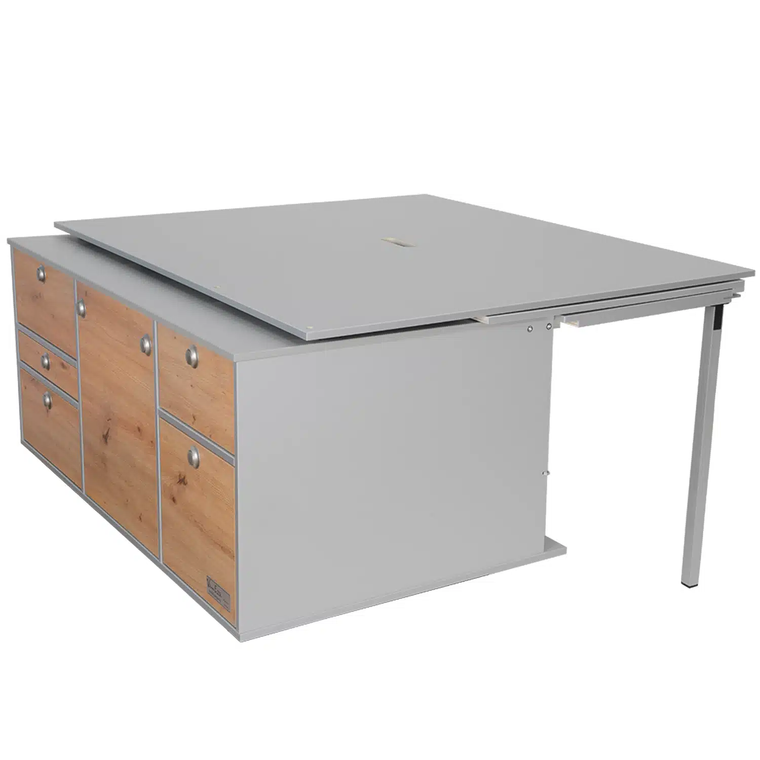 Schlafsystem zur Heckkueche ohne Matratze mit eingeklappter Liegeflaeche