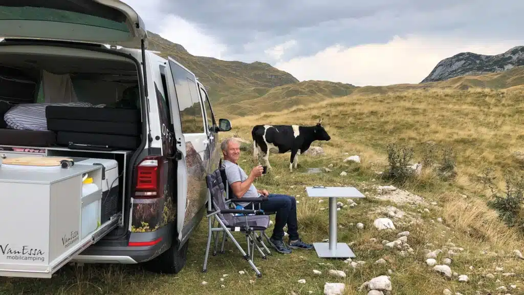 VanEssa Albania trip VW Bus T6 Multivan Arco heavy-duty pull-out