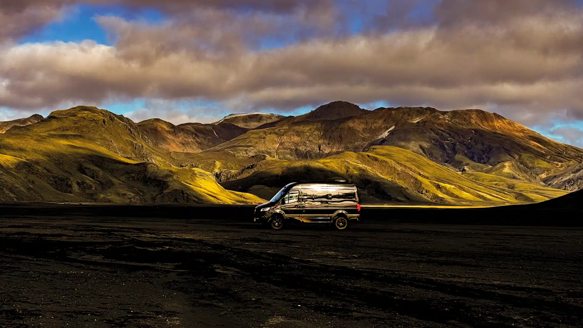 VanEssa Camper Mercedes Sprinter 2024 auf Island