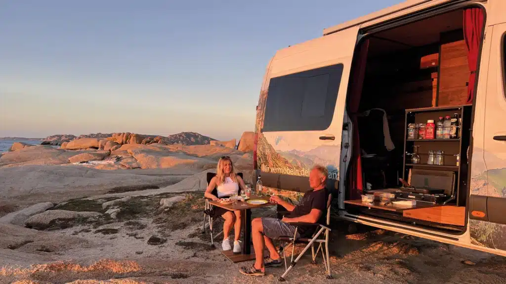 VanEssa Camper-Ausbau im Mercedes Sprinter in Italien auf Sardinien