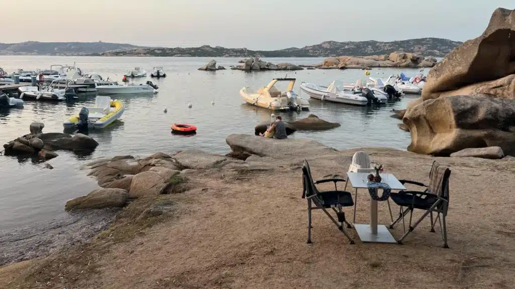 VanEssa in Italien auf Sardinien 2023 im VW-Bus T6 California Beach mit Heckküche Schlafsystem Innenraumturm und Zubehör