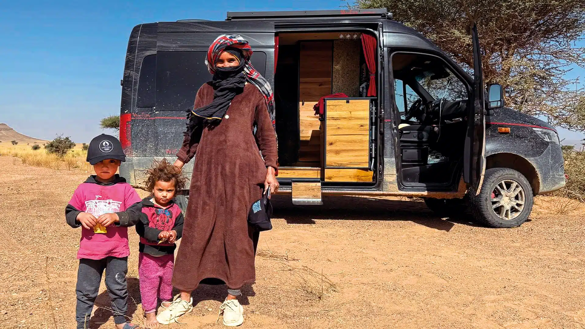 Mercedes Sprinterreise quer durch Marokko mit VanEssa Camper-Ausbau