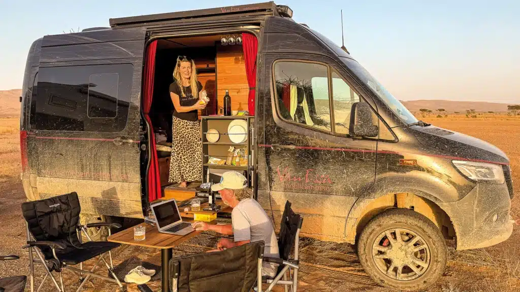 Mercedes Sprinterreise quer durch Marokko mit VanEssa Camper-Ausbau