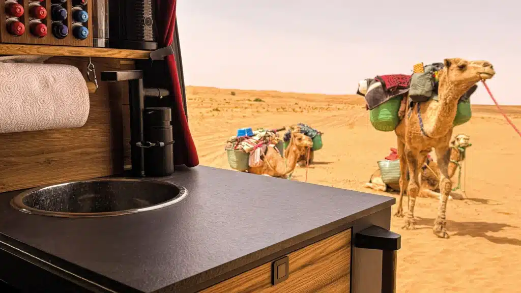 Mercedes Sprinterreise quer durch Marokko mit VanEssa Camper-Ausbau