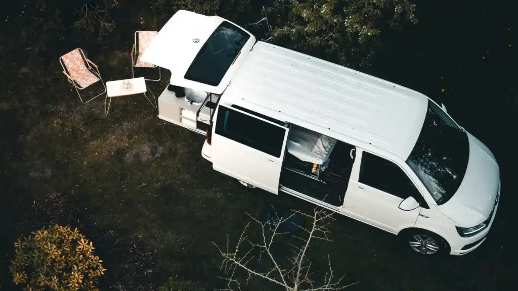 VanEssa in Norwegen mit VW-Bus T6 Multivan mit Arco Schwerlastauszug