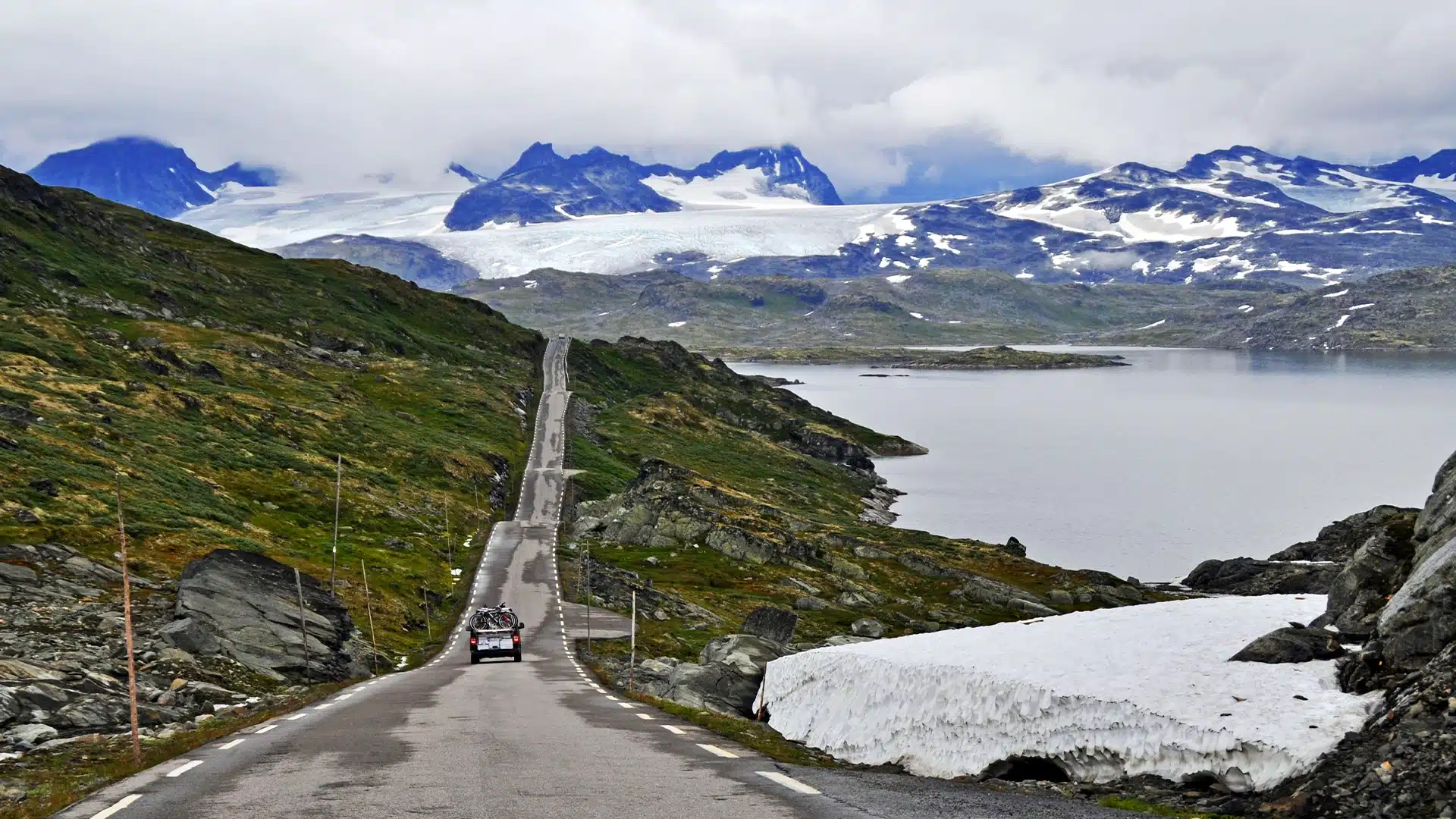 VanEssa in Norwegen mit VW-Bus T6 Multivan mit VanEssa Heckküche und Schlafsystem