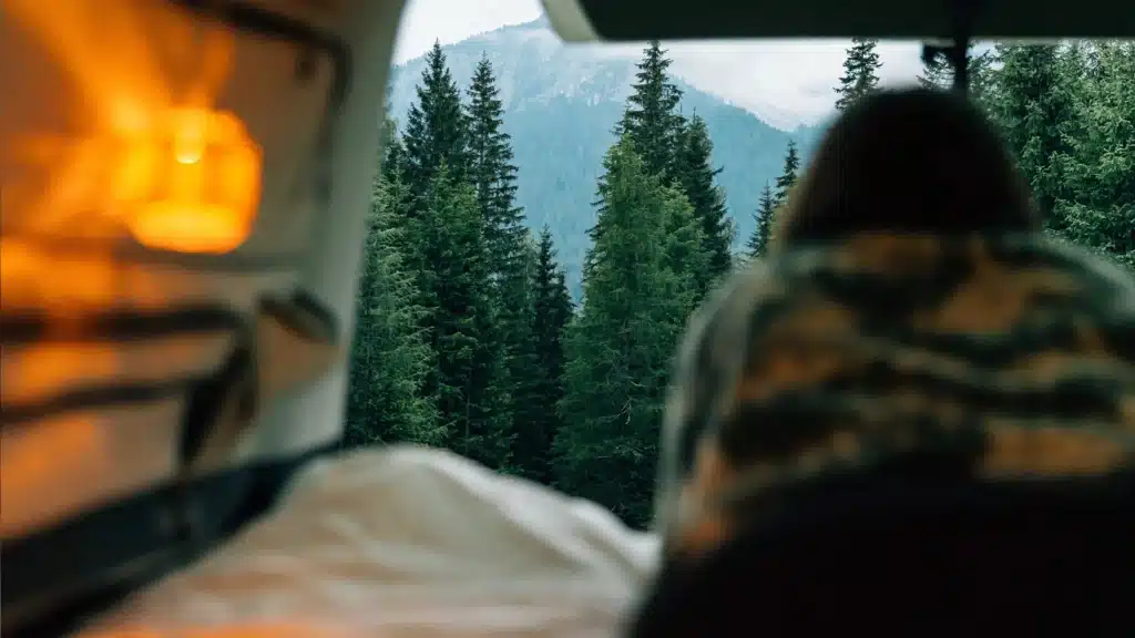 Campingurlaub in Österreich im VW T6 Multivan 2024 mit Heckküche und Schlafsystem
