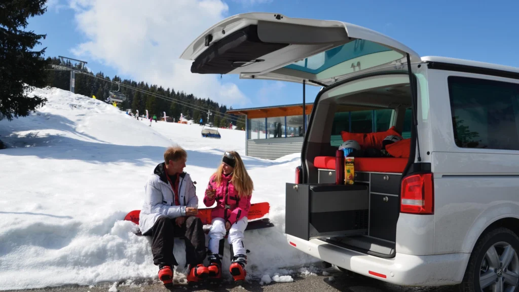 Winterurlaub in Österreich im VW California Beach 2012 mit Heckküche und Schlafsystem