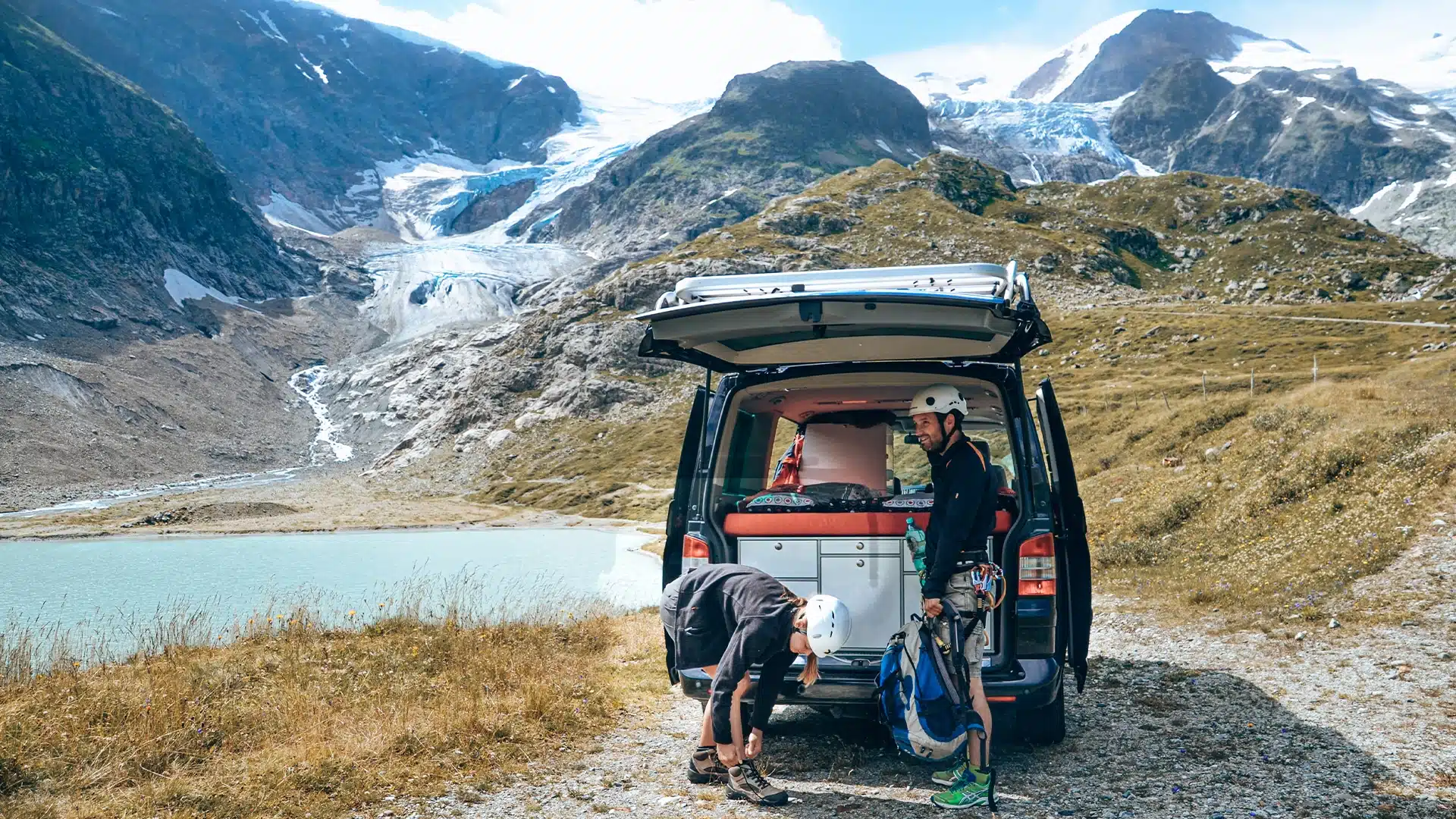 Kletterurlaub in der Schweiz im VW T6 Multivan 2023 mit Heckküche Schlafsystem und Stau-Innenraummodul