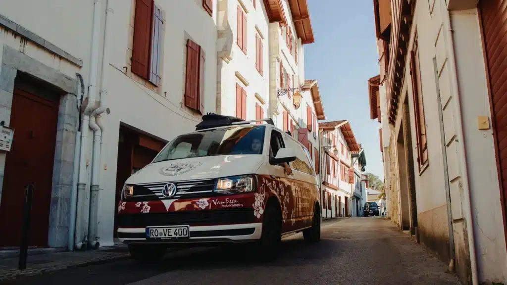 Spanien-Roadtrip mit VW-Bulli T6 Multivan 2016 in Andalusien mit Heckküche Schlafsystem und Innenraummodul