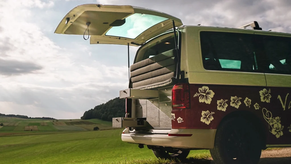 Spanien-Roadtrip mit VW-Bulli T6 Multivan 2016 in Andalusien mit Heckküche Schlafsystem und Innenraummodul