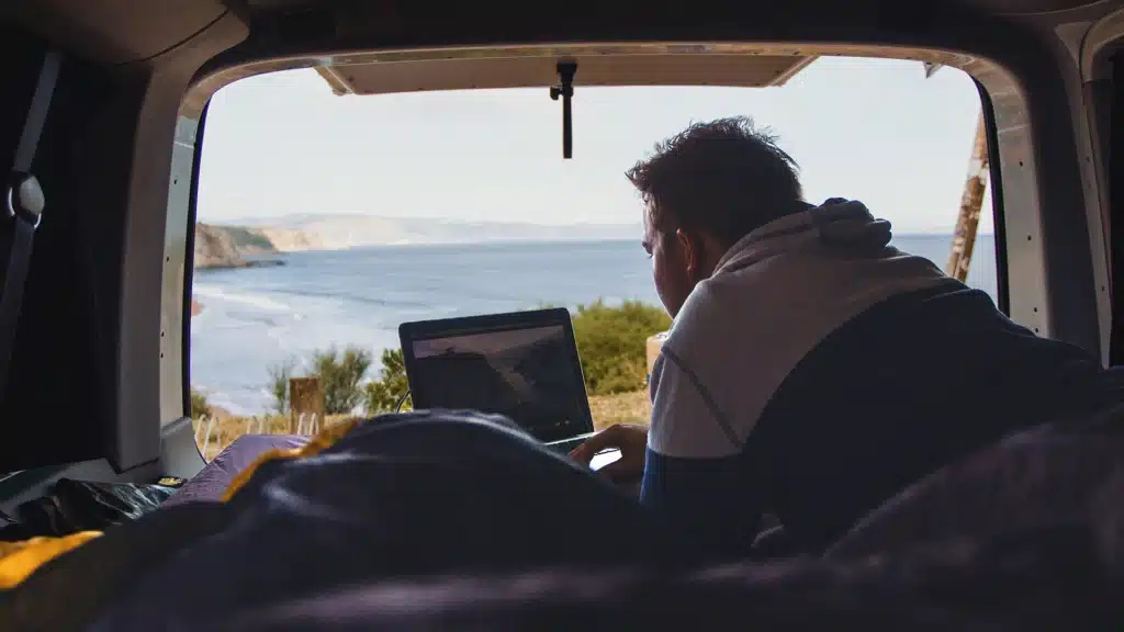 Spanien-Roadtrip mit VW-Bulli T6 Multivan 2016 in Andalusien mit Heckküche Schlafsystem und Innenraummodul