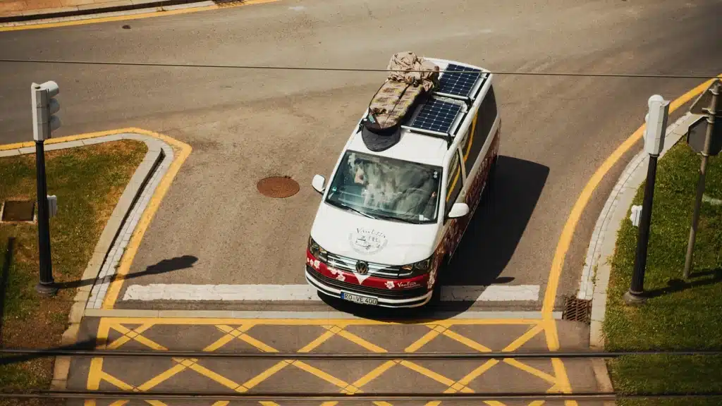 Spanien-Roadtrip mit VW-Bulli T6 Multivan 2016 in Andalusien mit Heckküche Schlafsystem und Innenraummodul