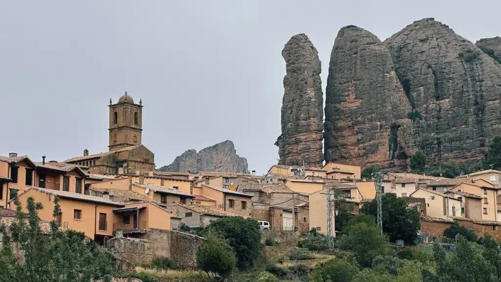 VanEssa Camper Mercedes Sprinter in Spanien Pyrenäen