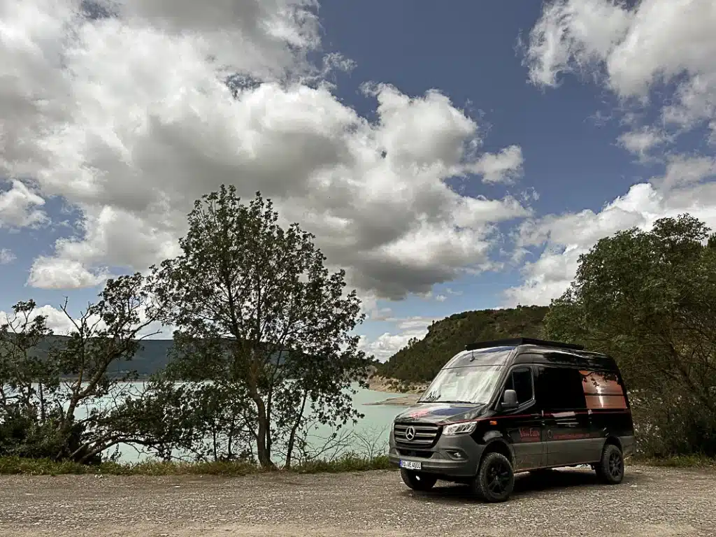VanEssa Camper Mercedes Sprinter in Spanien Pyrenäen