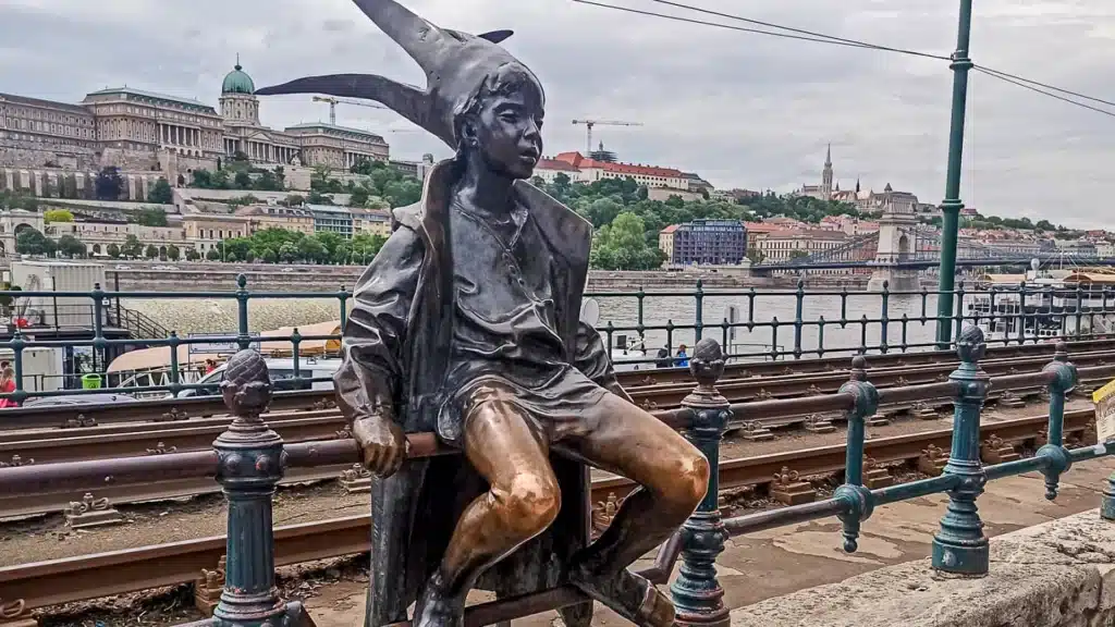 VanEssa in Ungarn 2024 im VW-Bus T6 Transporter mit Heckküche Schlafsystem Innenraumturm und Zubehör