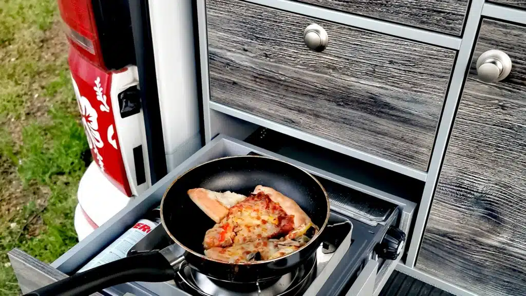 VanEssa in Ungarn 2024 im VW-Bus T6 Transporter mit Heckküche Schlafsystem Innenraumturm und Zubehör