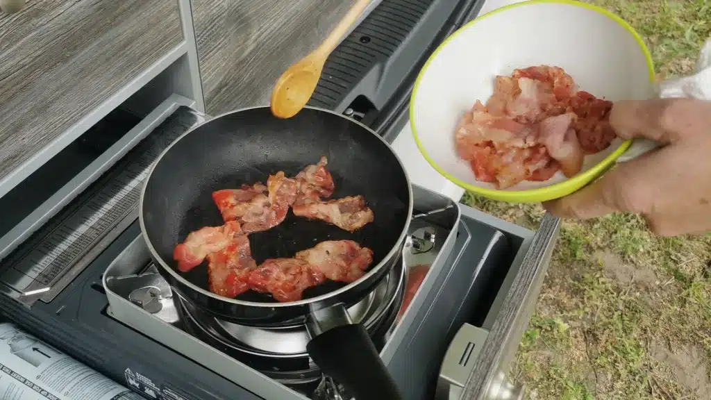 VanEssa in Ungarn 2024 im VW-Bus T6 Transporter mit Heckküche Schlafsystem Innenraumturm und Zubehör