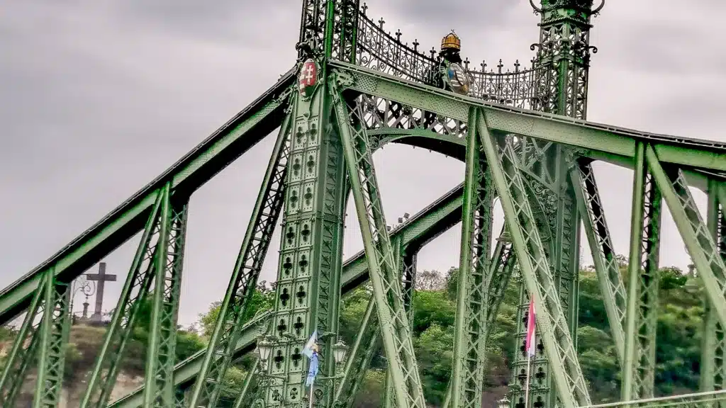 VanEssa in Ungarn 2024 im VW-Bus T6 Transporter mit Heckküche Schlafsystem Innenraumturm und Zubehör