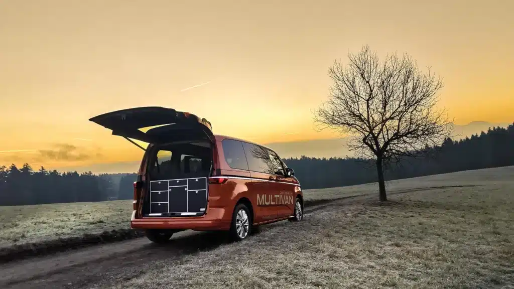 Camping in Bayern mit VanEssa Heckküche und Schlafsystem im VW Multivan T7 2023