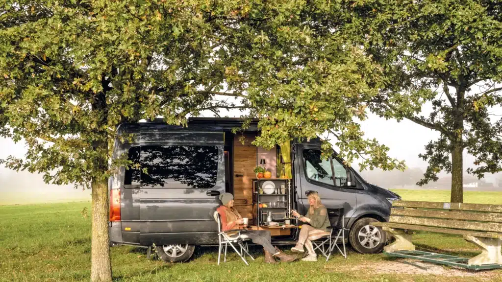 Camper-Urlaub in Bayern mit einem VanEssa Camperausbau im Mercedes Sprinter