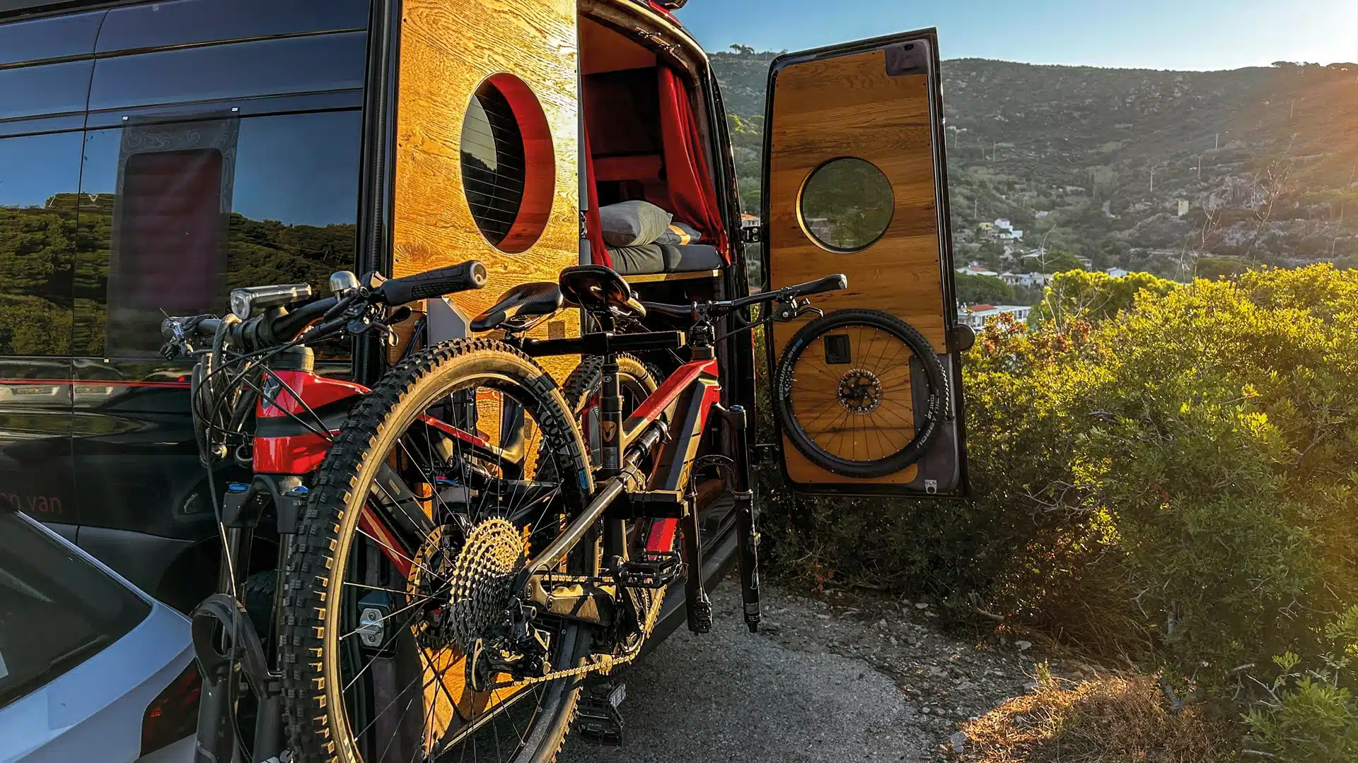 Camperausbau Sprinter mit Fahrradträger inliegend