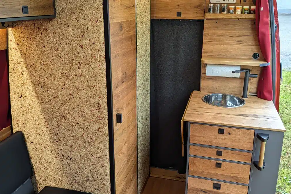 Duschkabine Sprinter mit Heublumentapete