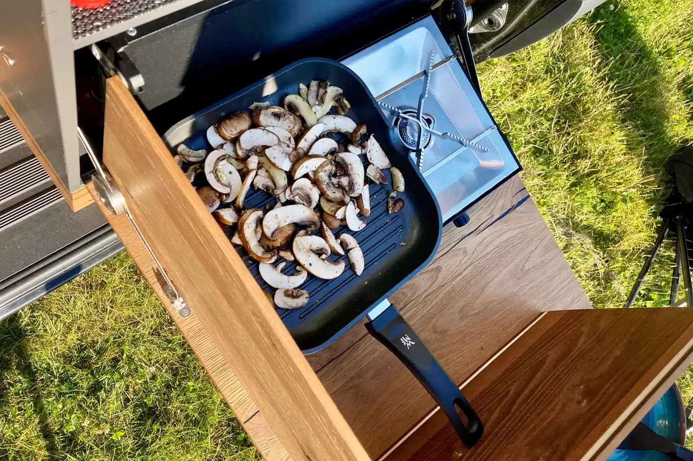 Schneidebrett als Windschutz