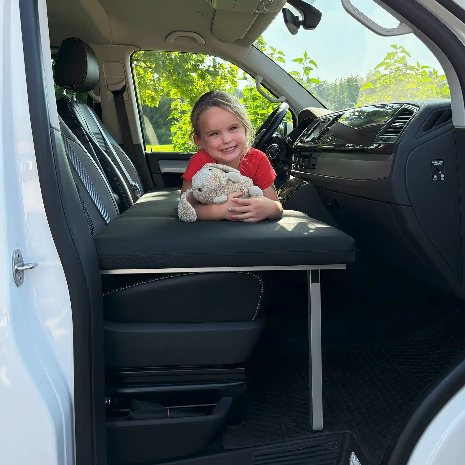 VanEssa children's bed VW T6 detail picture lying surface with child